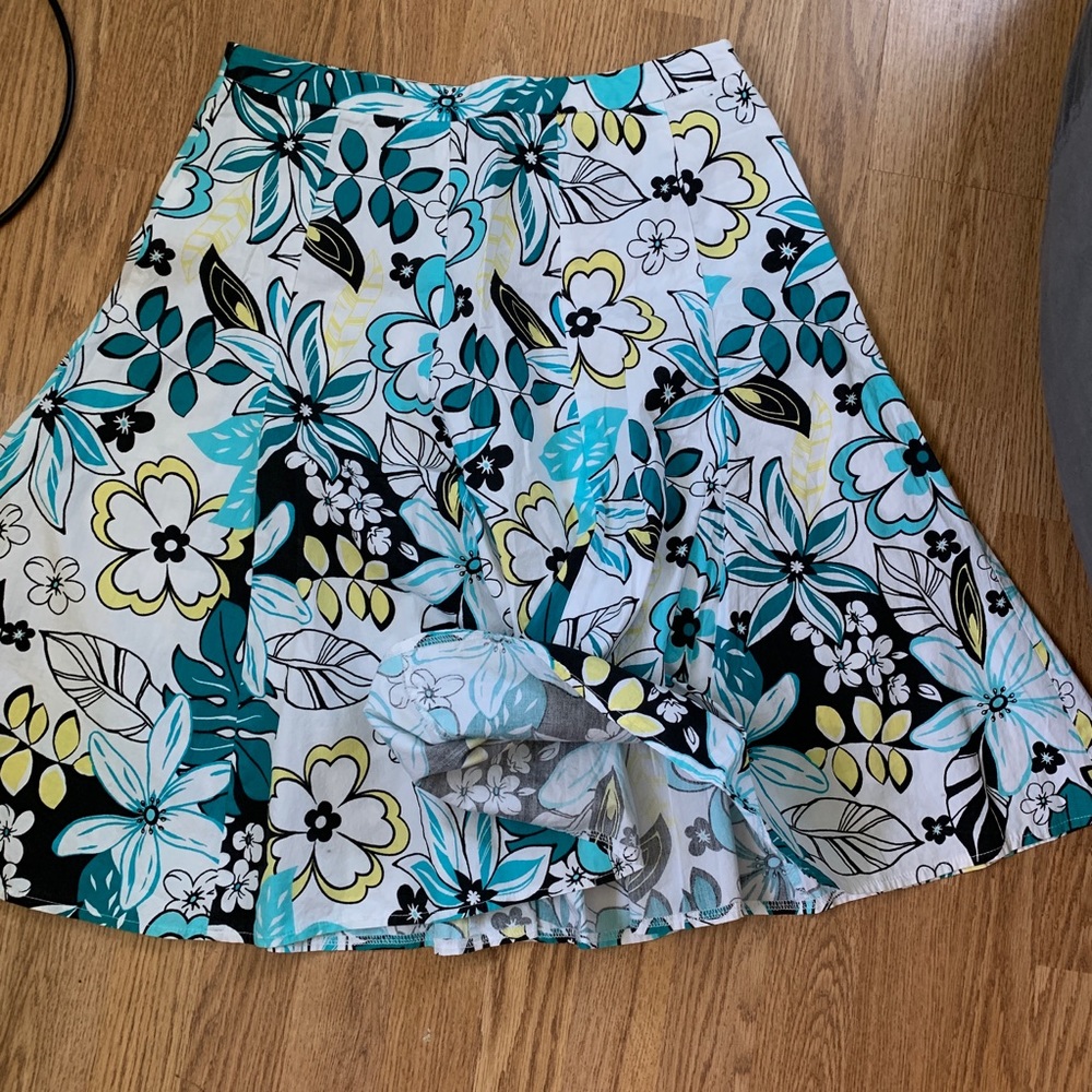 GNW linen skirt with flowers, midi